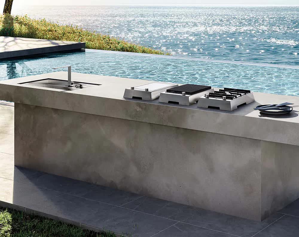 Cocina Outdoor Barazza junto a una piscina