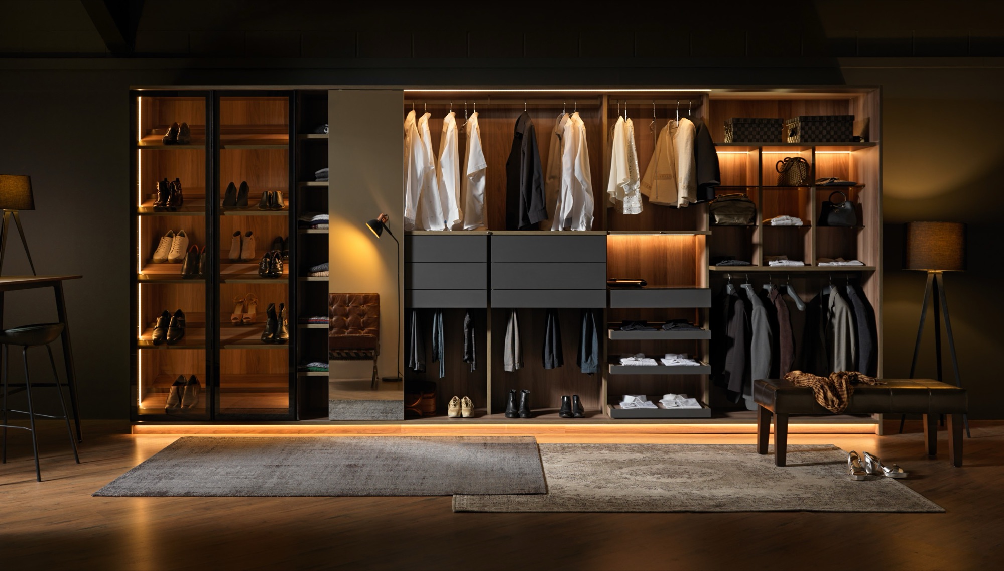 Vestidor abierto Boksen con vitrina zapatero, cajones, barra de colgar, baldas e iluminación led