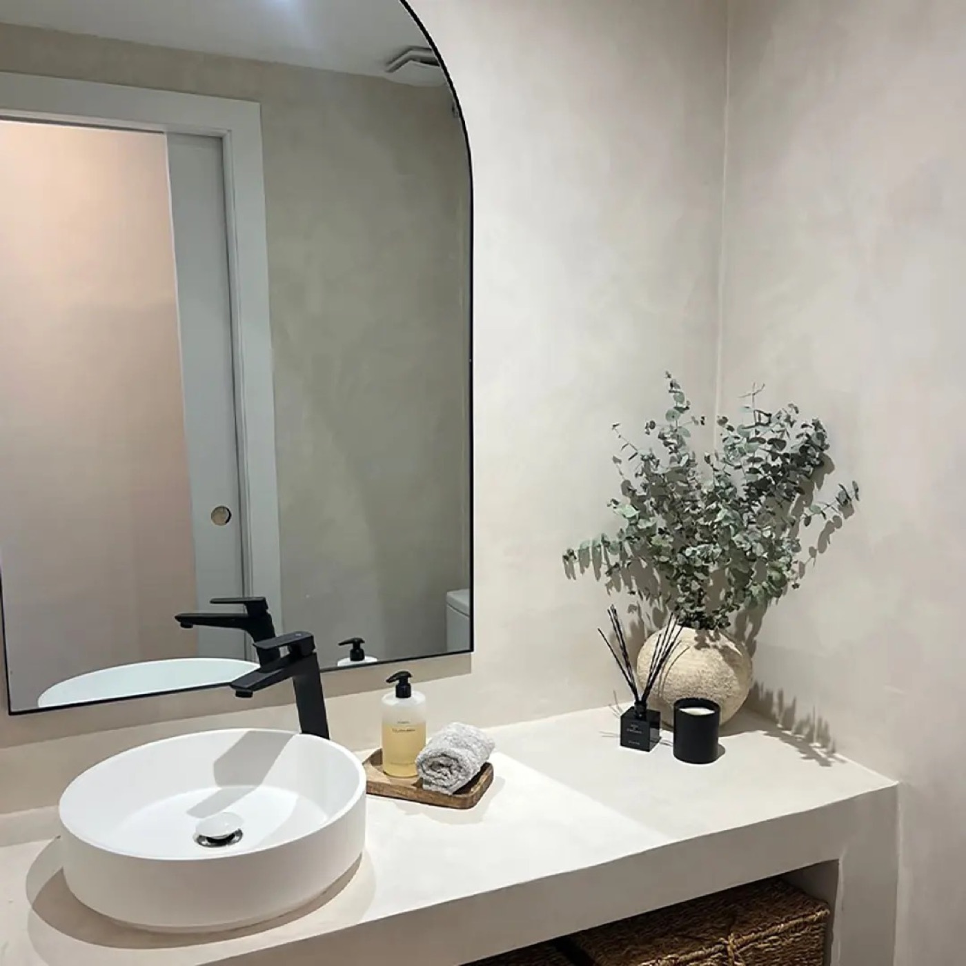 Baño revestido con MicroQuarz Classic